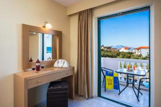 Kozanos Hotel & Suites - Amoudi - 3