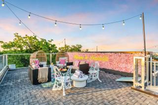 Luxury Retreat: Rooftop Hot Tub Double Deck & Game Room - 3