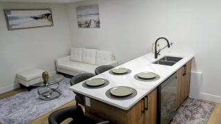 Sweet Home Escape 2BR guest suite - 9