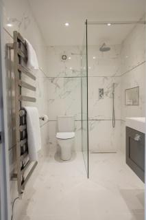 Beach View - Stylish Stay, Estuary Views & Luxury Spa Access - 2