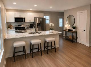 Fort Wayne Retreat Spacious • Sleeps 4 - 6