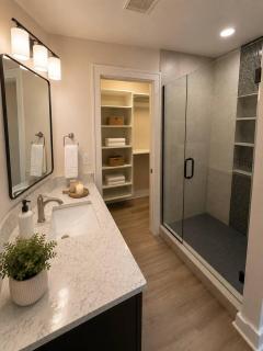 Fort Wayne Retreat Spacious • Sleeps 4 - 4