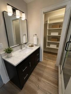 Fort Wayne Retreat Spacious • Sleeps 4 - 3