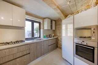 3BR Townhouse with Private Pool and BBQ - 2