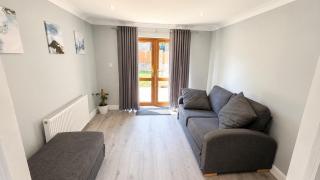 Spacious 4BR Home , Sleeps up to 9 , Parking & WiFi - 7