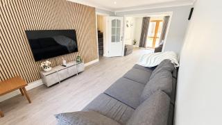 Spacious 4BR Home , Sleeps up to 9 , Parking & WiFi - 5