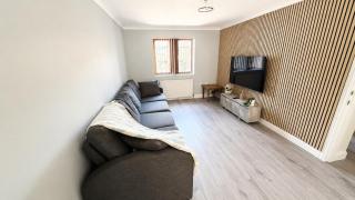 Spacious 4BR Home , Sleeps up to 9 , Parking & WiFi - 6