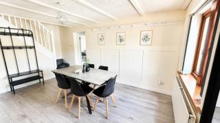 Spacious 4BR Home , Sleeps up to 9 , Parking & WiFi - 9