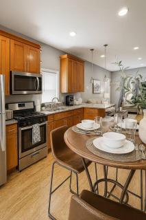 Bridgeport Bungalow Sleeps 4 - 0