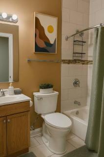 Bridgeport Bungalow Sleeps 4 - 7