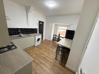 Newcastle City 3-Bed Apartment - 0