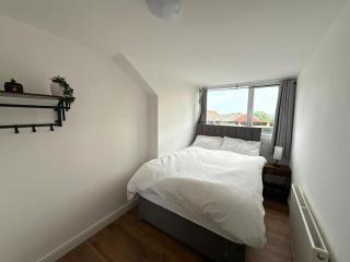 Newcastle City 3-Bed Apartment - 3