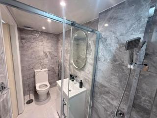 Newcastle City 3-Bed Apartment - 2