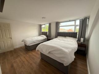 Newcastle City 3-Bed Apartment - 1