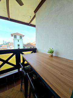 Mahkota Historical Spot Apartment near Jonker 6pax - 6