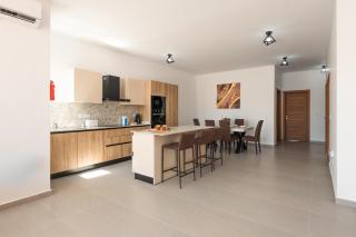 Cayden Suites - 5 Minutes to St Julian's by Haven and Keys Malta - 5