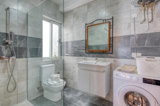 Central 2 BR Msida Home with Balcony & Panoramic Views - 6