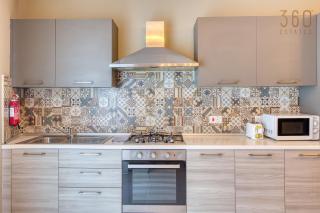Central 2 BR Msida Home with Balcony & Panoramic Views - 9