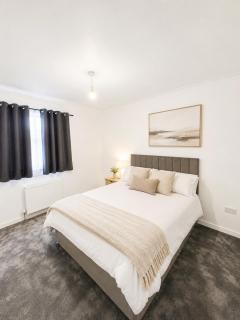 4 Bed House, Large Driveway, Discounted Long Stay - 8