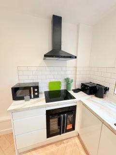 4 Bed House, Large Driveway, Discounted Long Stay - 5
