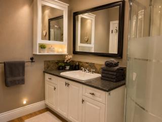 Scorpio House Langley -ROOM 1 Separate restroom - 3