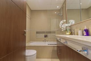 Varen Downtown Dubai Apartment near Dubai Mall Metro - 3