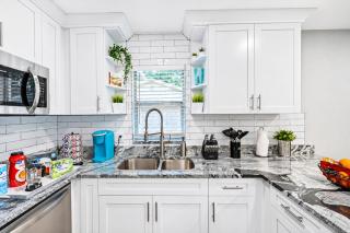 Stunning Heated Pool House Close to Tampa & Casino - 1