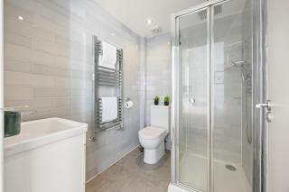 The Glasshouse Residences Modern 2Bedroom Comfort Apt Wimbledon Park London - 7