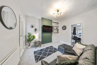 3bed Medway Home for Contractors and Working Professionals - Free Parking - 3