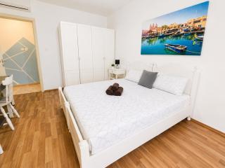Seaview Serenity 3BR Coastal Retreat-S6 - 8