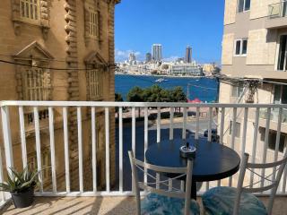 Seaview Serenity 3BR Coastal Retreat-S6 - 0