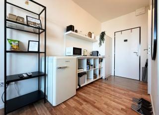 Air-Conditioned Studio, Close to City Centre & Tram Stop - Bratislava - 3