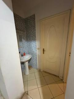 Modern 3-Bedroom Apartment in Laouina - 5