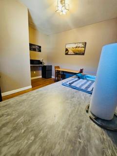 622F Spacious apartment near Whole Foods, Brown University, Downtown, Hospitals - 5