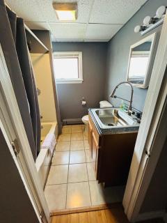 622F Spacious apartment near Whole Foods, Brown University, Downtown, Hospitals - 3