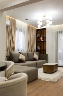 Modern 2 Bedrooms Apartment With Large Patio Near Airport - 0