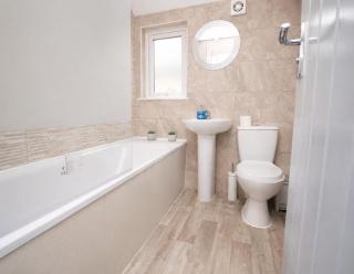 Spacious 5BR Home Sleeps 11 Parking - 5