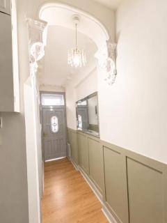 Spacious 5BR Home Sleeps 11 Parking - 9