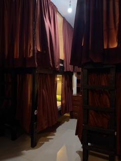 The Travellers Hostel & Private Rooms - 9