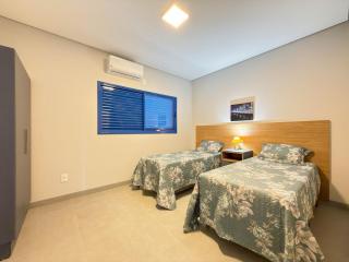 Apartamento 08, 2 qtos, 2 banh, 4 camas, ar, 1 vaga - 9