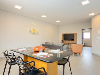 Apartamento 08, 2 qtos, 2 banh, 4 camas, ar, 1 vaga - 5