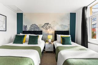 Stylish Bristol Retreat - Games Room - 7