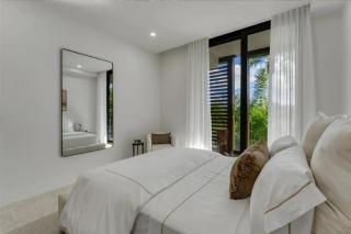 Exclusive Coconut Grove Waterfront Stay - 4