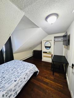 623R Nice attic apartment near Whole Foods, Brown University, Hospitals, Downtown - 5