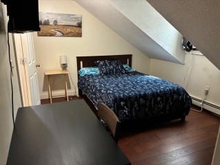 623R Nice attic apartment near Whole Foods, Brown University, Hospitals, Downtown - 0
