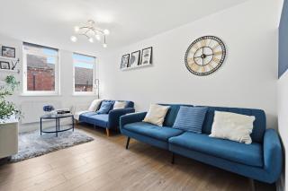 Contractor-Friendly Apartment, Secure Parking, Near Coventry Station, Sleeps 4 - 6