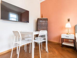 4 Great Apartment Near AKH - Ideal for Groups of 19 - 4