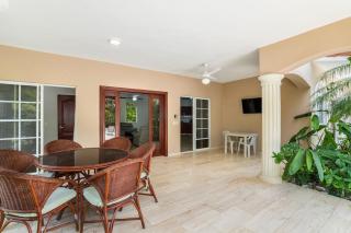 3BR Villa & Studio with Pool, Jacuzzi & Luscious Garden - 7