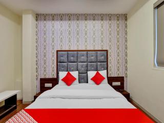 Hotel O VR INN Makar Pura Railway station - 0
