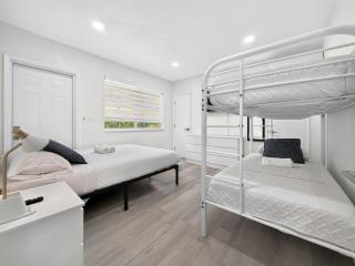 Renovated 2BR Miami Apt Near MIA with Parking - 3